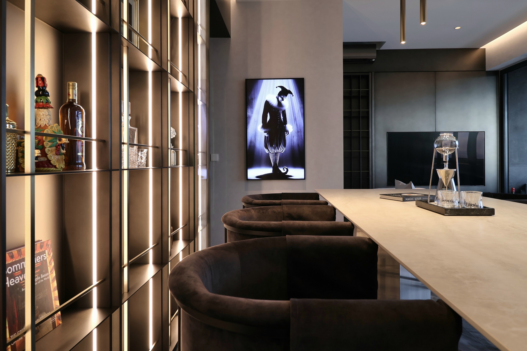 Bar Dining